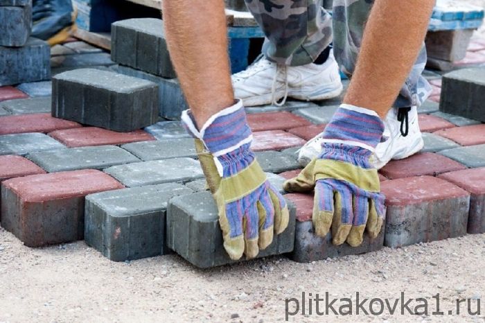 Факторы влияющие на цену укладки тротуарной плитки на даче в Волоколамском районе